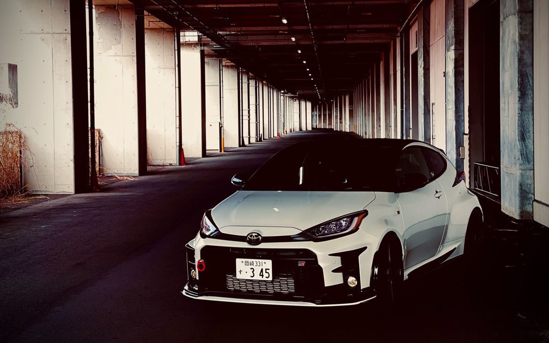 GR YARIS の BLACK DIVIDE