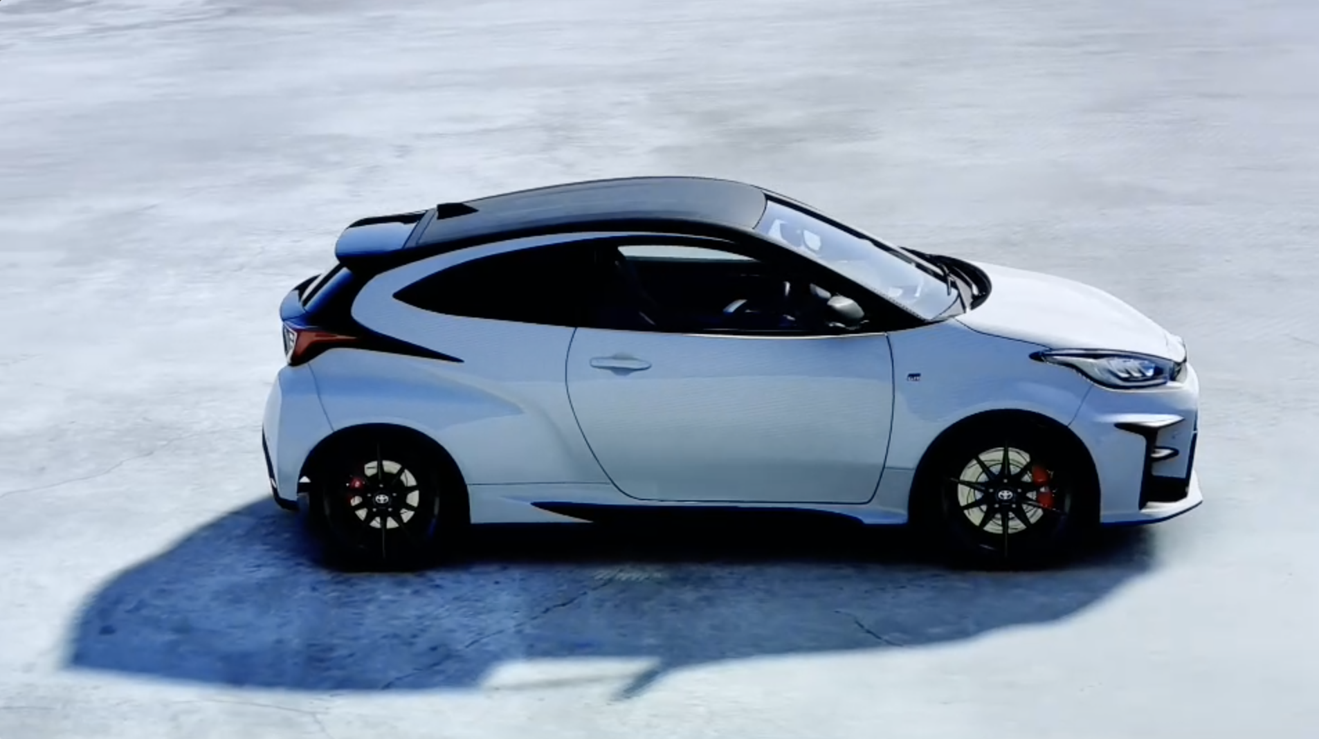 GR YARIS BLACK DIVIDE 施工写真