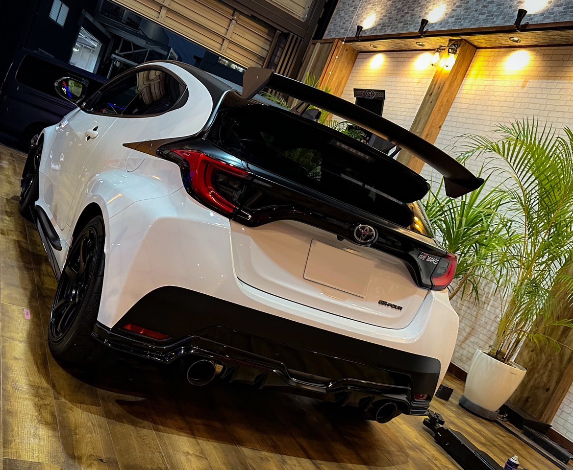 GR YARIS BLACK DIVIDE 施工写真
