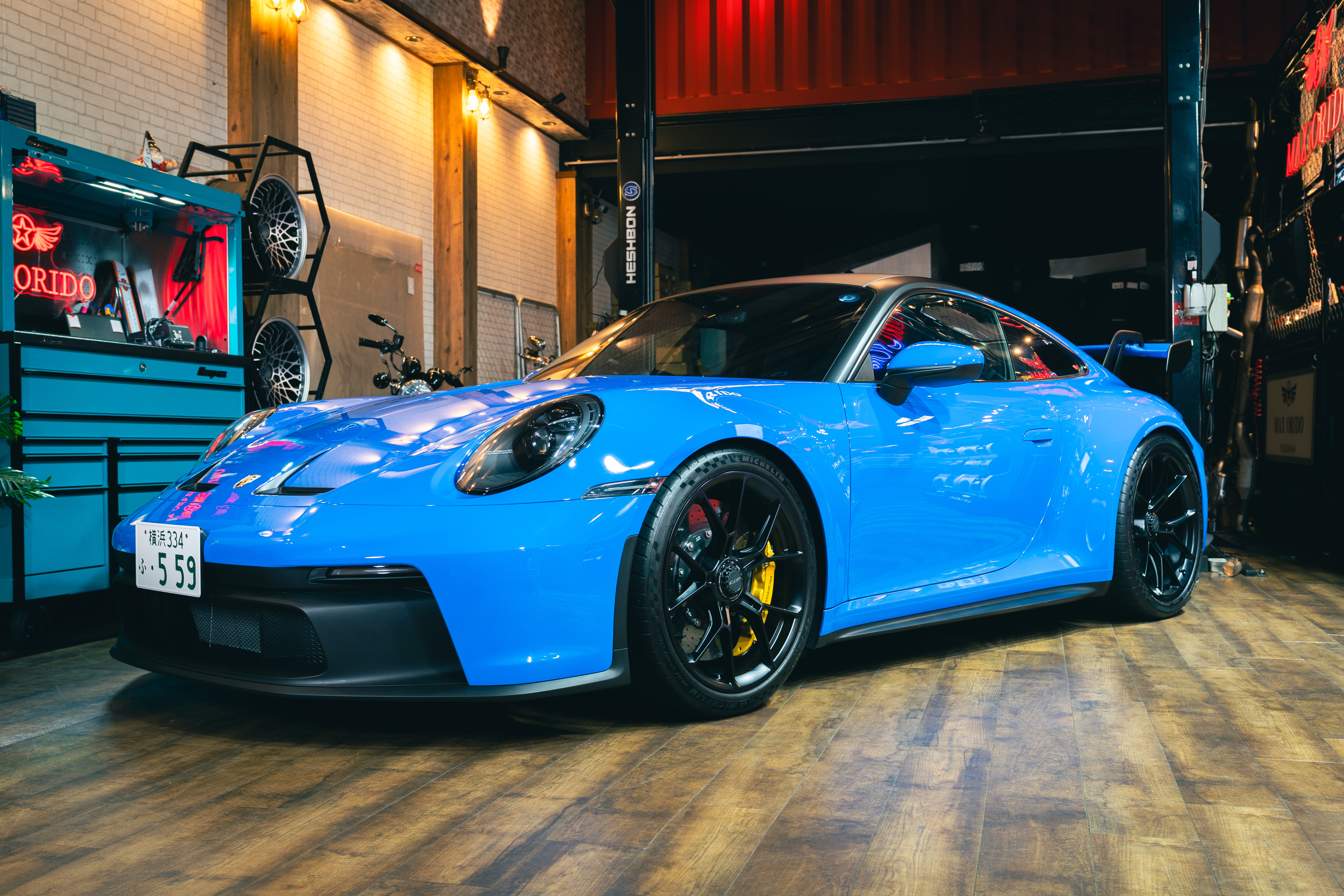 PORSCHE 911 GT3 の BLACK DIVIDE