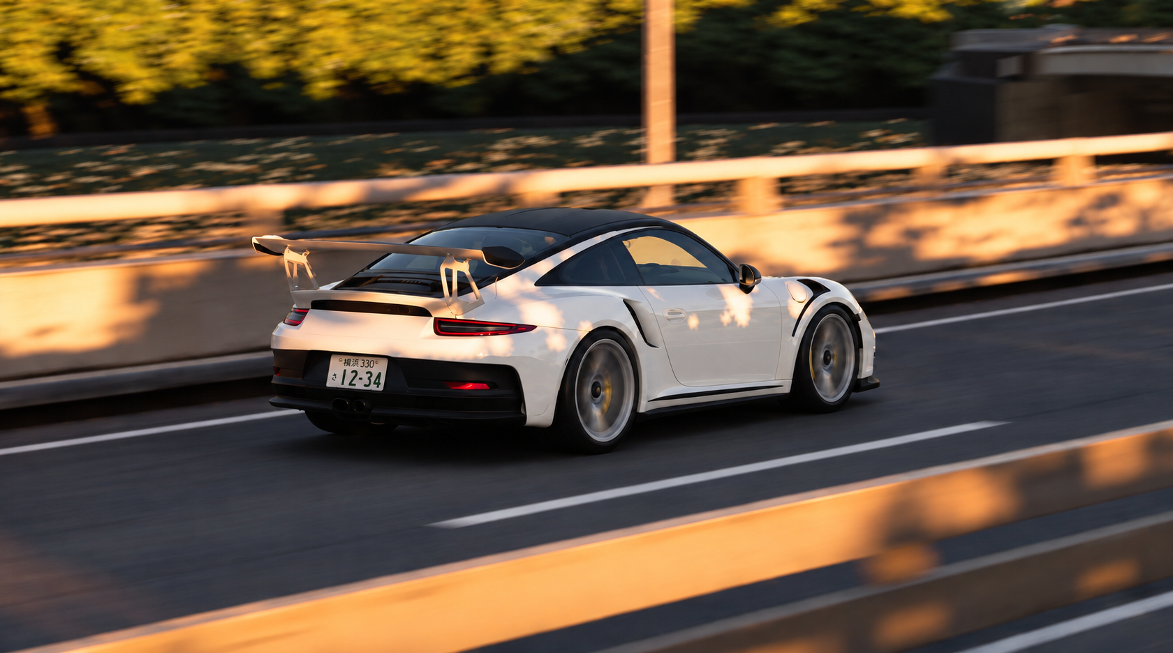 PORSCHE 911 GT3RS の BLACK DIVIDE
