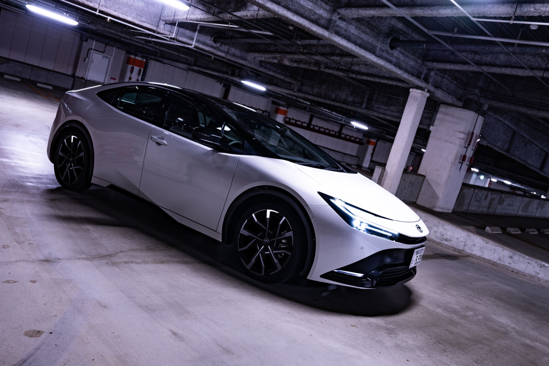 TOYOTA PRIUS の BLACK DIVIDE