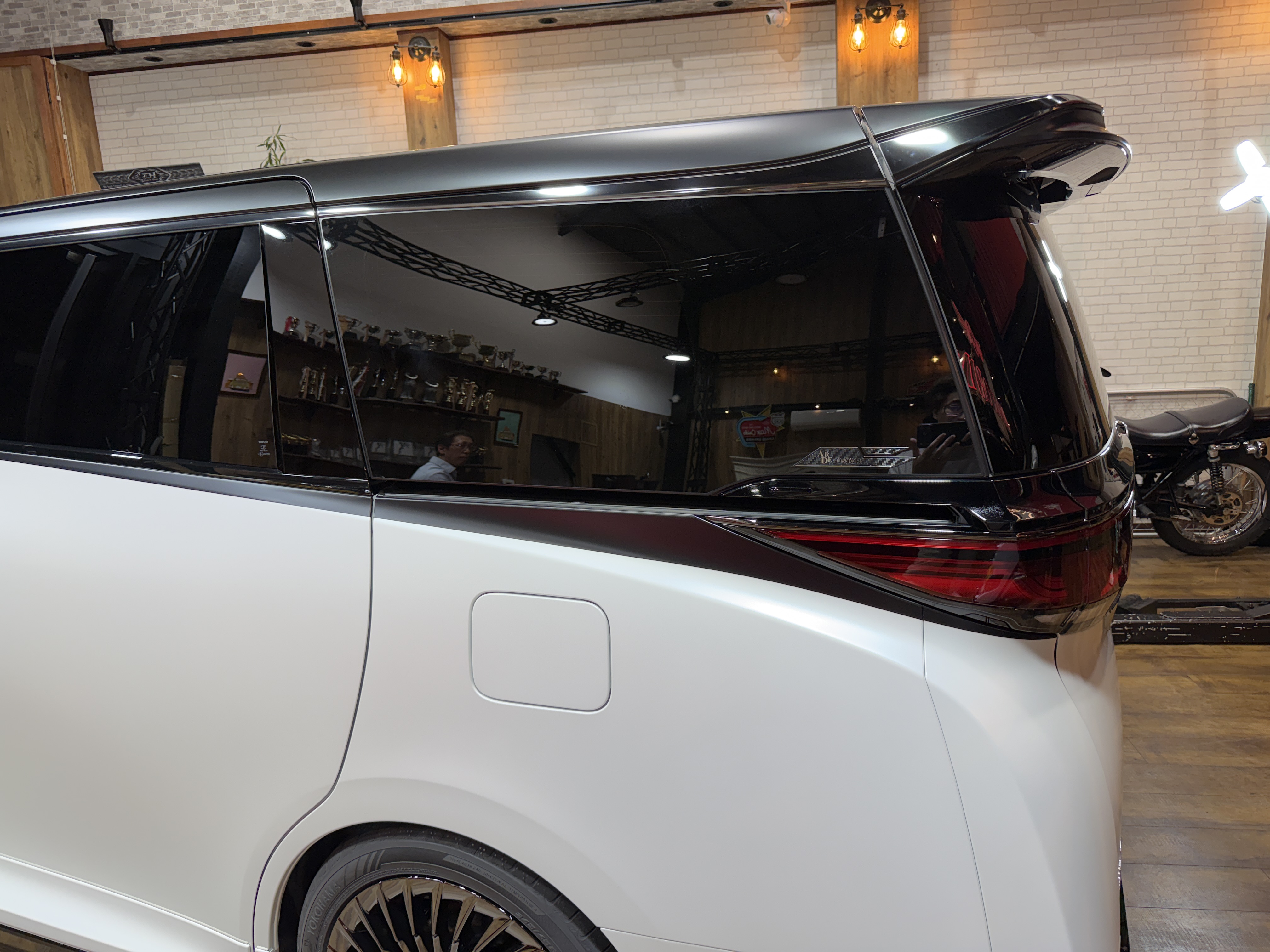 TOYOTA ALPHARD / VELLFIRE BLACK DIVIDE 施工写真